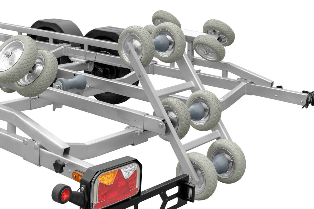 PP35-8825 two-axle trailer for transporting boats, cradle position 3