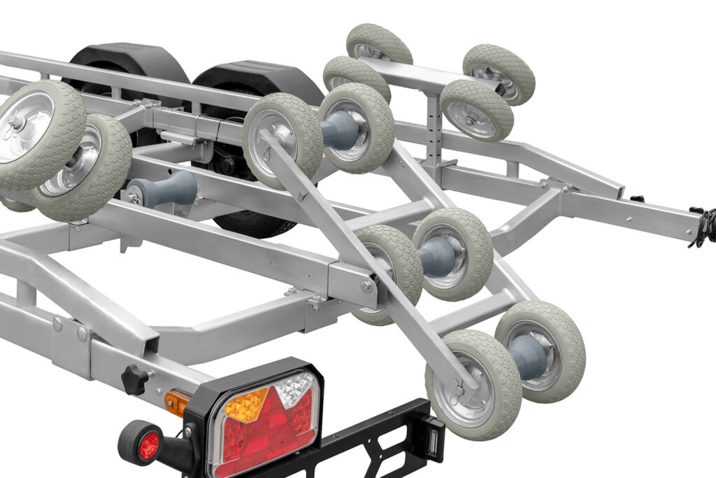 PP35-8825 two-axle trailer for transporting boats, cradle position 2