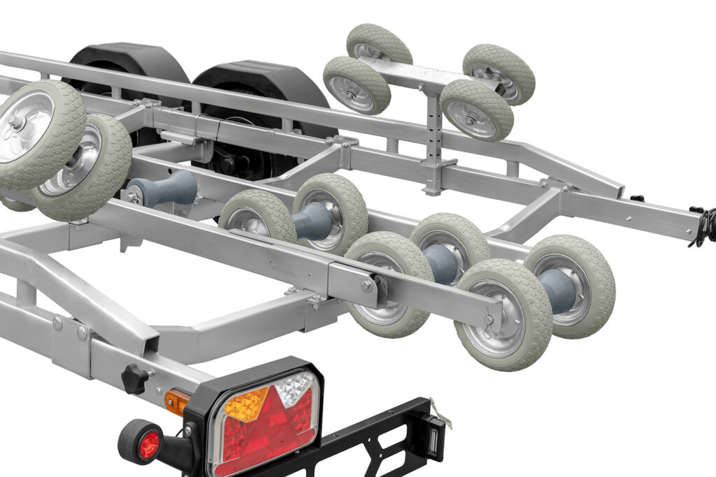 PP35-8825 Zweiachsanhänger zum Transport von Booten, Wiegenposition 1