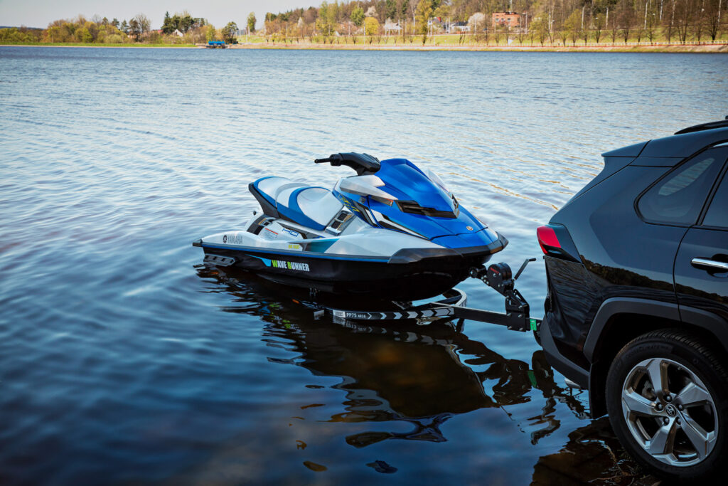 wodowanie skutera wodnego na przyczepie do jet ski